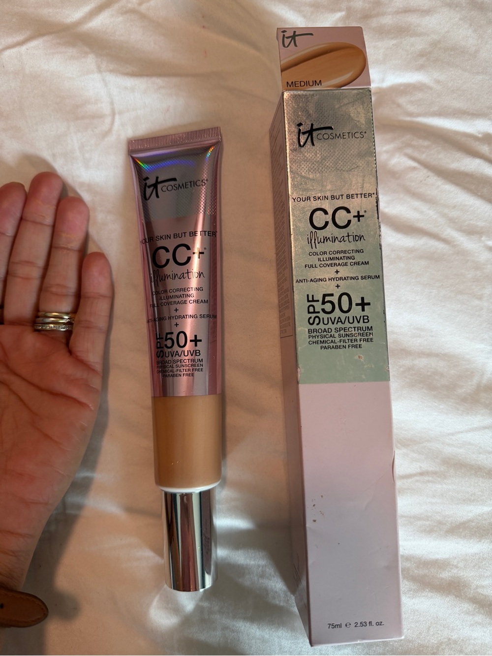 It Cosmetocs CC Illumination. NIB Medium - Picture 2 of 4